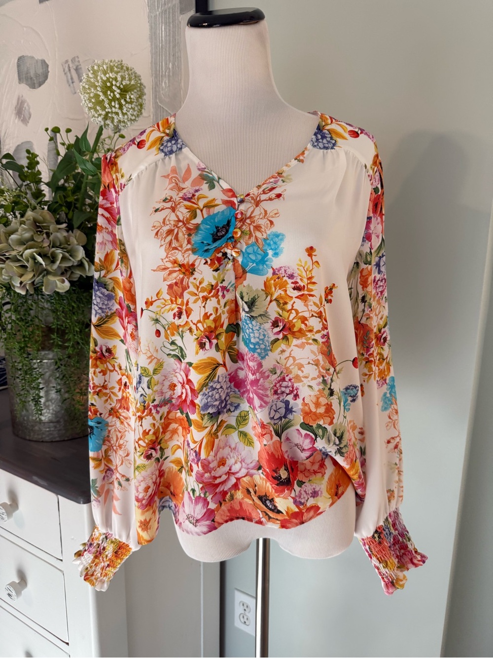 cupcakes & cashmere White Multicolor Floral V-Neck Blouse